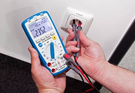 Multimetr z pomiarem dźwięku, światła, wilgotności i temperatury 5w1 PeakTech 3690