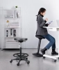 Aktiver ergonomischer Hocker mit Fußstütze Zippy 02