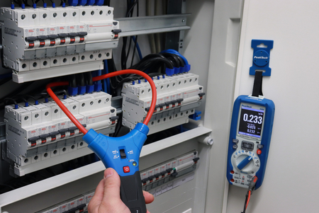 Elastyczne cęgi prądowe 3000 A AC z wtyczką 4 mm PeakTech 4205