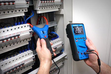 Elastyczne cęgi prądowe 3000 A AC z wtyczką 4 mm PeakTech 4205