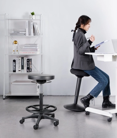 Aktywny hoker ergonomiczny z podnóżkiem Zippy 02 - zdjęcie 2
